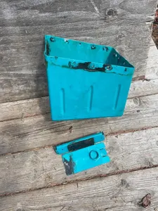Cessna 421C battery box